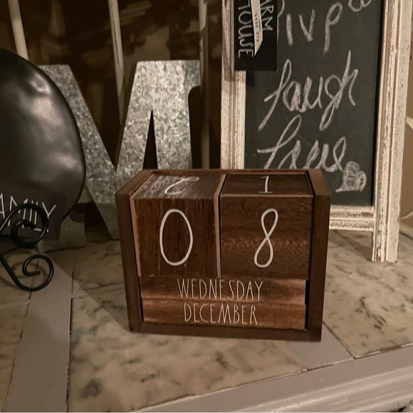 🗓️Rae Dunn Block Calendar 🗓️ - Picture 12 of 14